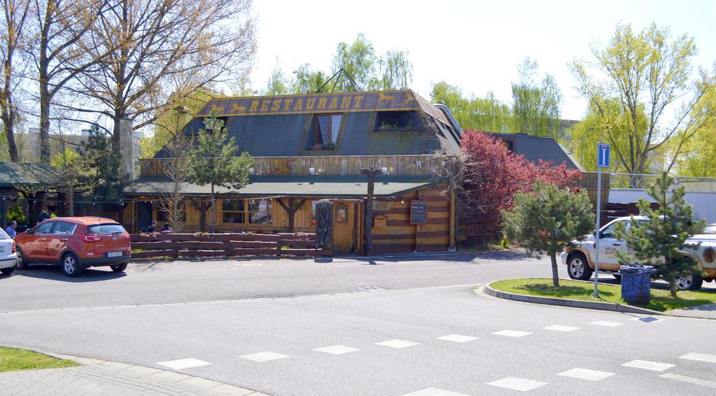 Restaurant A Penzion Steak Station Pardubice Eksteriør bilde
