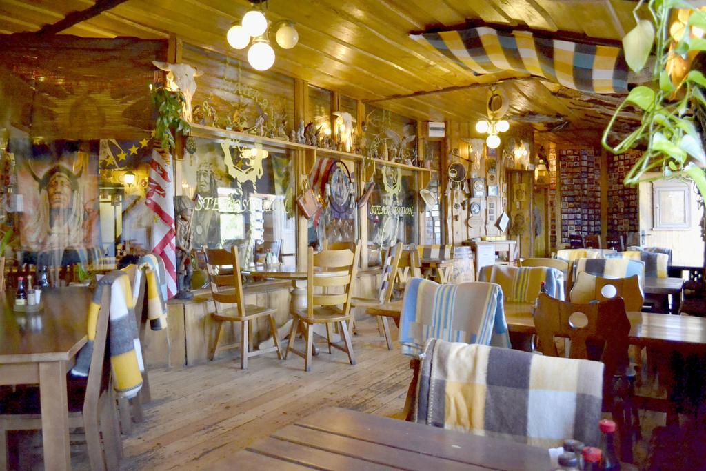 Restaurant A Penzion Steak Station Pardubice Eksteriør bilde
