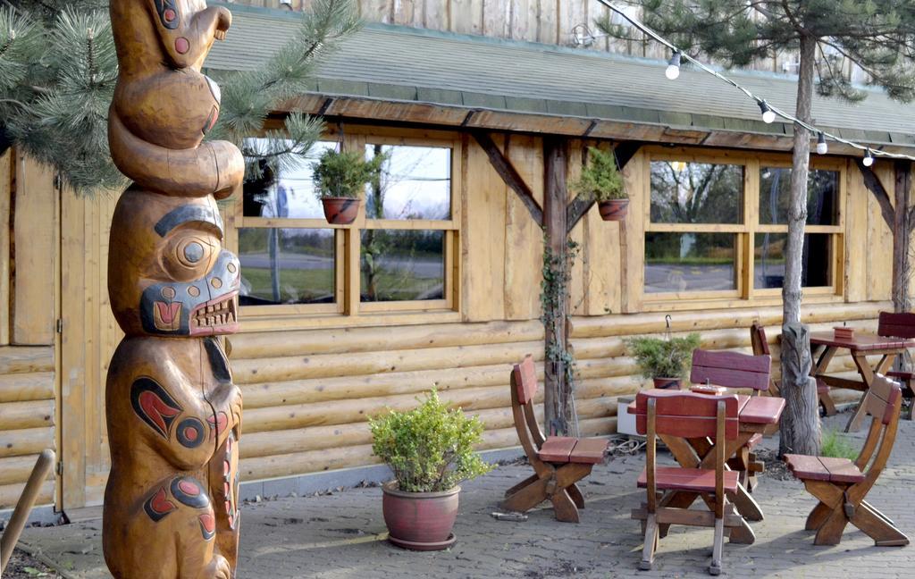 Restaurant A Penzion Steak Station Pardubice Eksteriør bilde